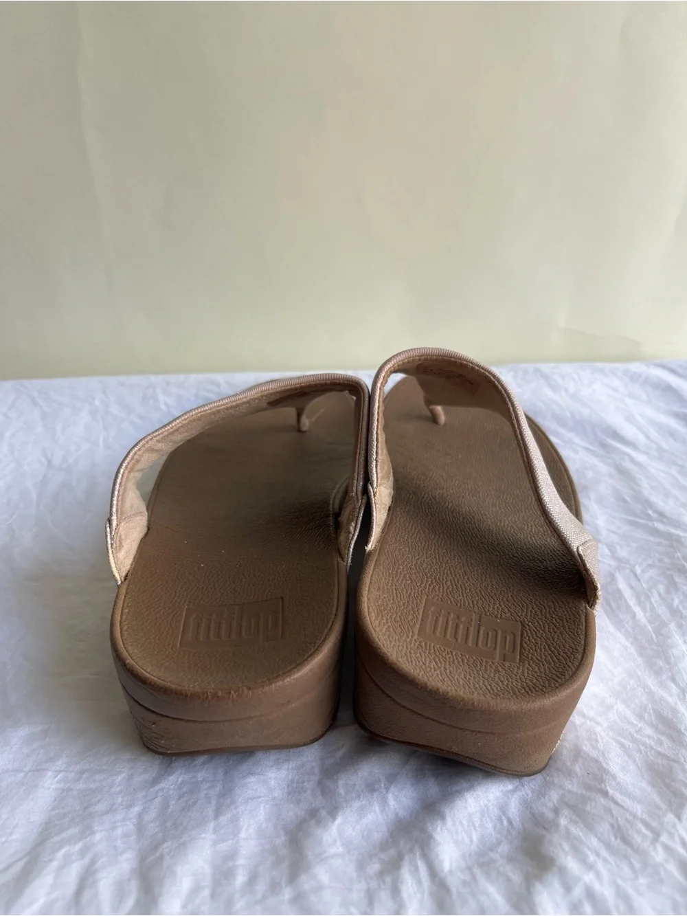 Fitflop Lulu Shimmer Wedge Thong Textured Metallic Microwobbleboard Midsole Sz 9